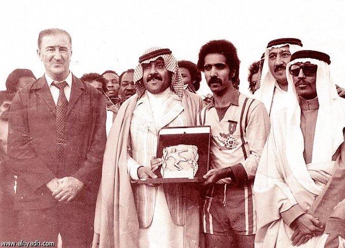 رحم الله #الدكتور_جمال_الشرقاوي 
نائب رئيس #النصر السابق و اسكنه فسيح جناته و والديا و اموات المسلمين و الهم أهله و ذويه الصبر و السلوان.
كان حكيم و اداري محنك له دور كبير في حصول #العالمي على الكثير من البطولات و كان الساعد الايمن للرمز الامير عبد الرحمن بن سعود رحمه الله
#فدن