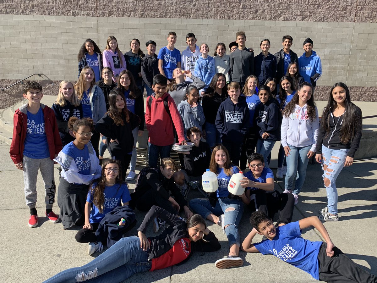 mrs_zanni's tweet photo. These WEB Leaders are in full on auto pilot mode. These guys plan it all, manage sign ups for materials and roles, and clean it all up afterwards. I literally just make sure they have a space. Legit rockstars!!! I’m so proud of them. 💞 @_ACMSCougars #dcjesdproud @BoomerangPrjct https://t.co/ohy93YWR5Z