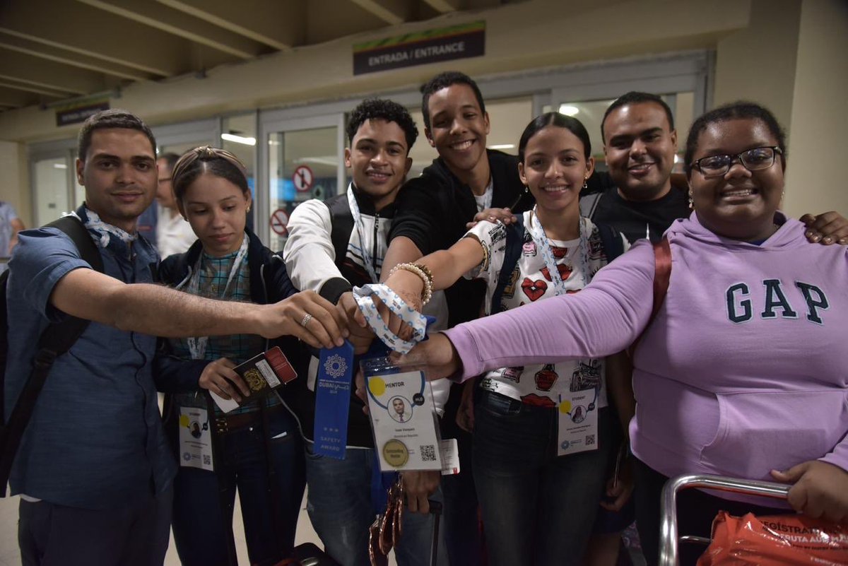 EducacionRDo's tweet image. Es oportuno recordar que desde este mismo @LiceoCientifico, fueron formados en robótica 🤖 los estudiantes ganadores del tercer lugar 🏅 de entre casi 200 países en el pasado #FirstGlobalChallenge realizado en los Emiratos Árabes Unidos 🇦🇪(Dubái).

#EstudiantesDeExcelenciaRD