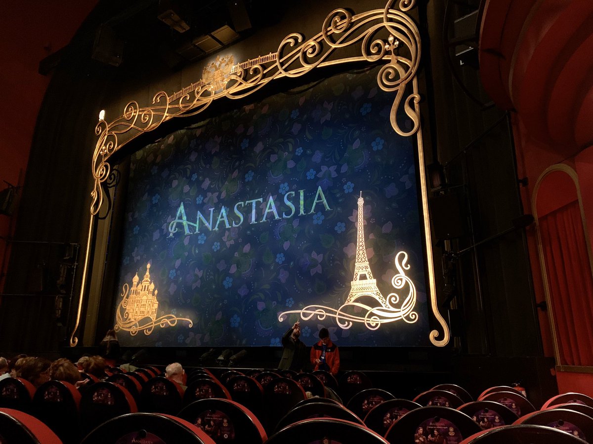 LauraMontero00's tweet photo. Muy agradecida al @el_pais por cuidar a sus suscriptores invitándonos al #musical Anastasia. Espectacular!  @Anastasia_Stage https://t.co/YVvBavuvWC