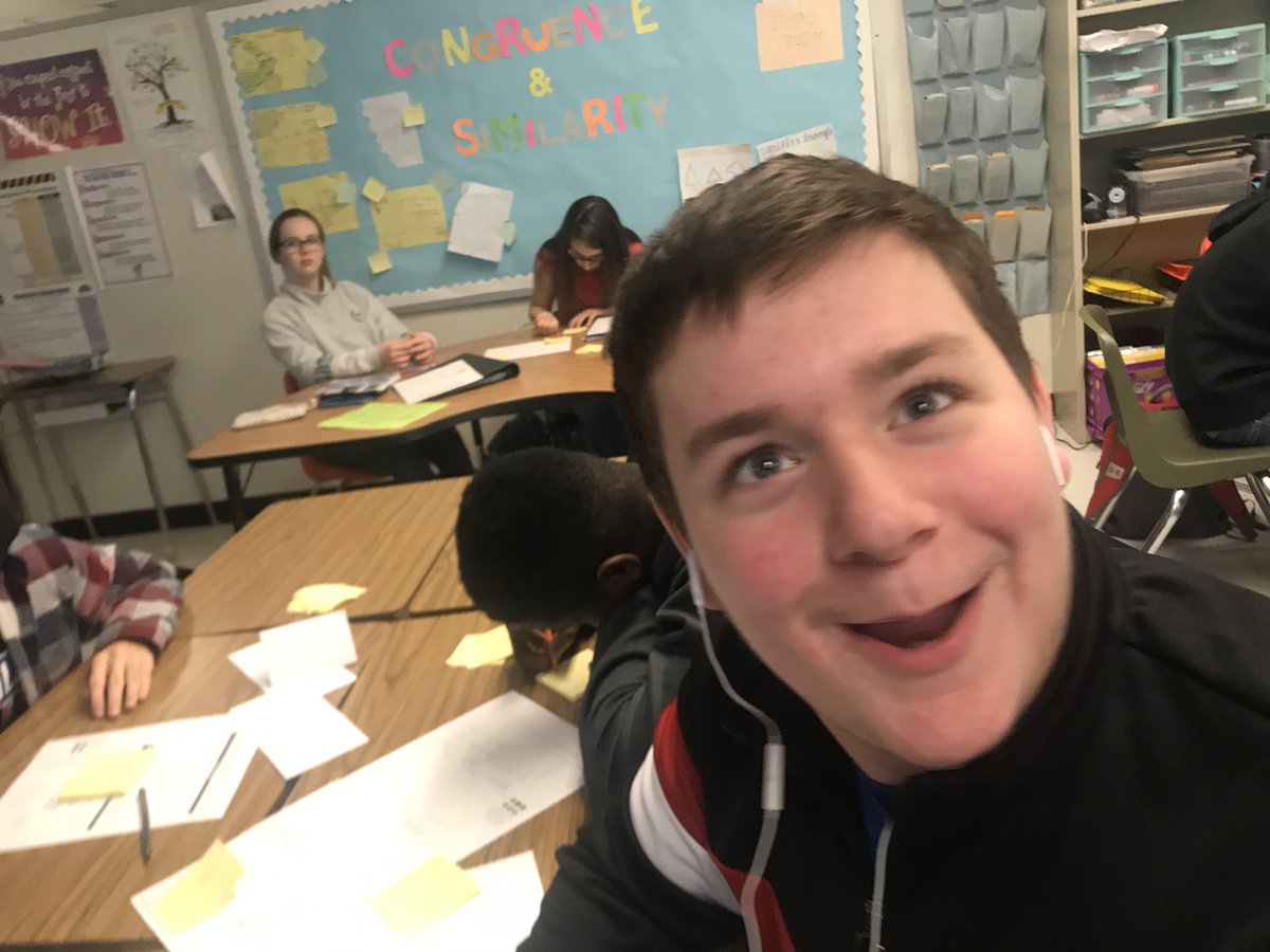 OMHSMathDpt's tweet photo. Placemat consensus makes for the BEST discussions (and the best faces, too)! #studentdiscourse #honorsgeometry #rationalizingthedenominator #magazu https://t.co/Nb0WSStVHB