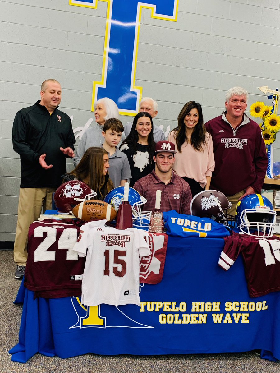 TripWilson3's tweet photo. Officially a bulldog! Let’s get it 💪 🐶 https://t.co/tZv3K6eUqm