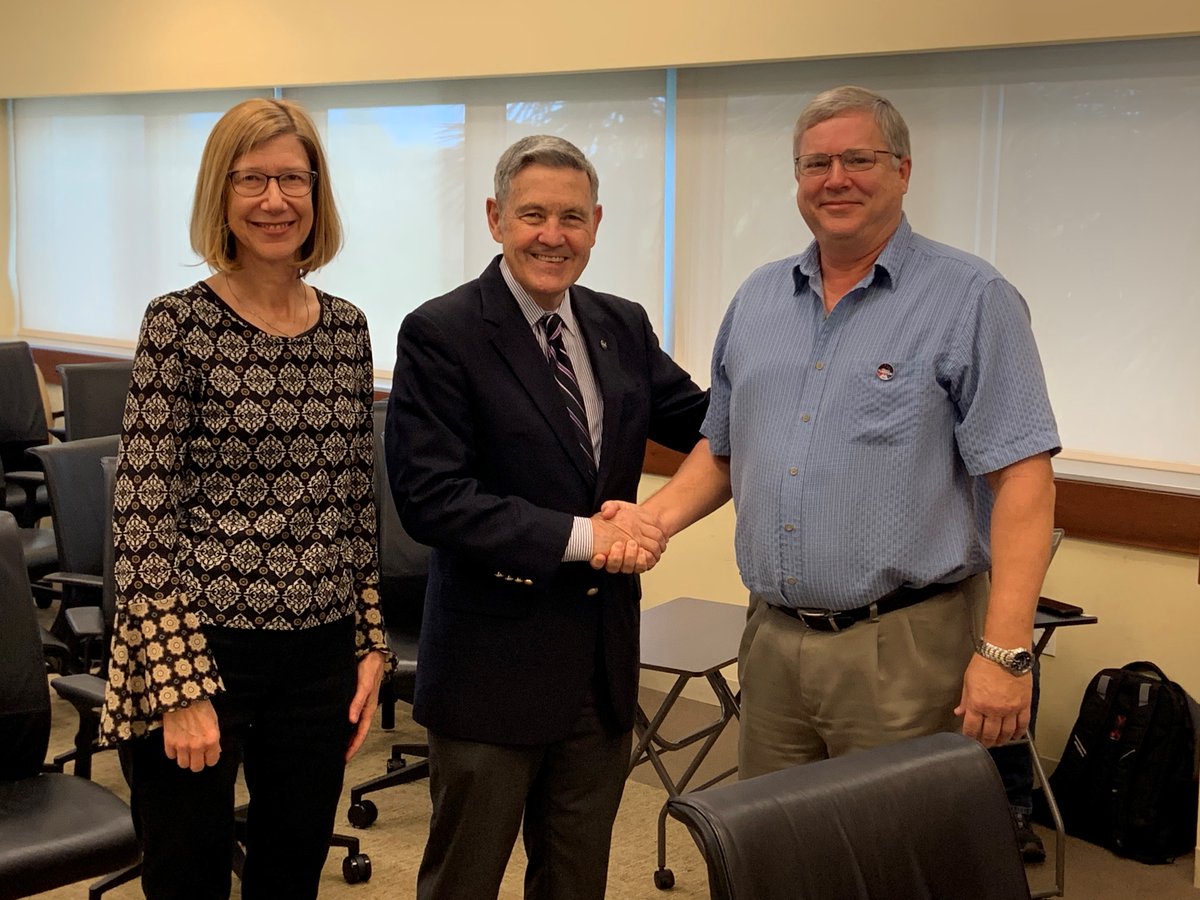 Mr. Bob Cabana (KSC Center Director) and Ms. Lueders (Commercial Crew Program PM) to Steve Sebesta (KSC Engineering/Commercial Crew Program) 