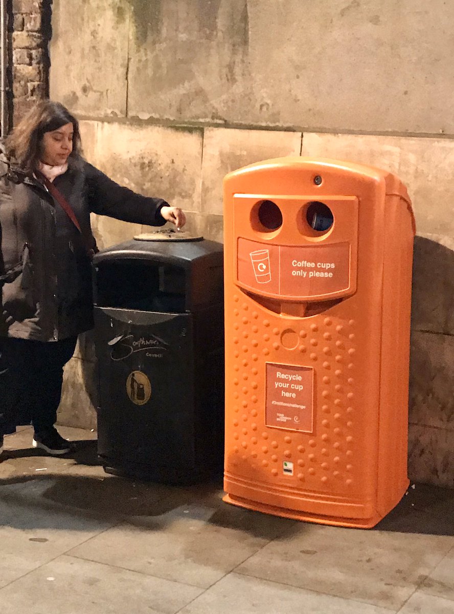 LBG_BRICKS's tweet photo. It’s the silliest of things but whenever I pass this bin at London Bridge Station it makes me smile #ShinyHappyBin #inanimateObject #smileyface #smileyBin #Afol #keepbritaintidy #recycle #coffee #wednesday #wednesdaymood #londonbridge #tooleystreet #londonbridgestation #london https://t.co/hqH7Bfb24K