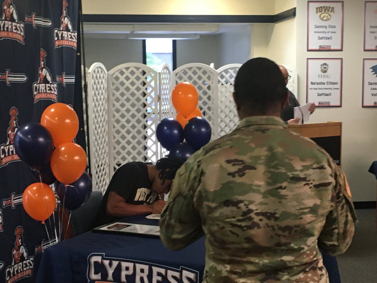 Cypress All-OC running back Isaac Hurtado signing letter of commitment with Army/West Point ⁦<a href="/ocvarsity/">ocvarsity</a>⁩ ⁦<a href="/ocvarsityguy/">Dan Albano</a>⁩