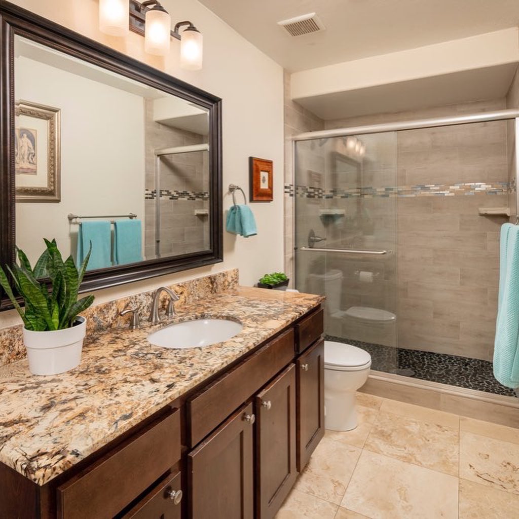 HomesJamison's tweet image. Gorgeous remodel in the heart of Mesa- $350,000
4 Bed / 2 Bath
10,000 SqFt lot with grapefruit tree and storage shed included
Modern, Stainless Steel appliances, washer, dryer, &amp;amp; refrigerator included!
Hannah@kennethjamesrealty.com
(480) 925-8897