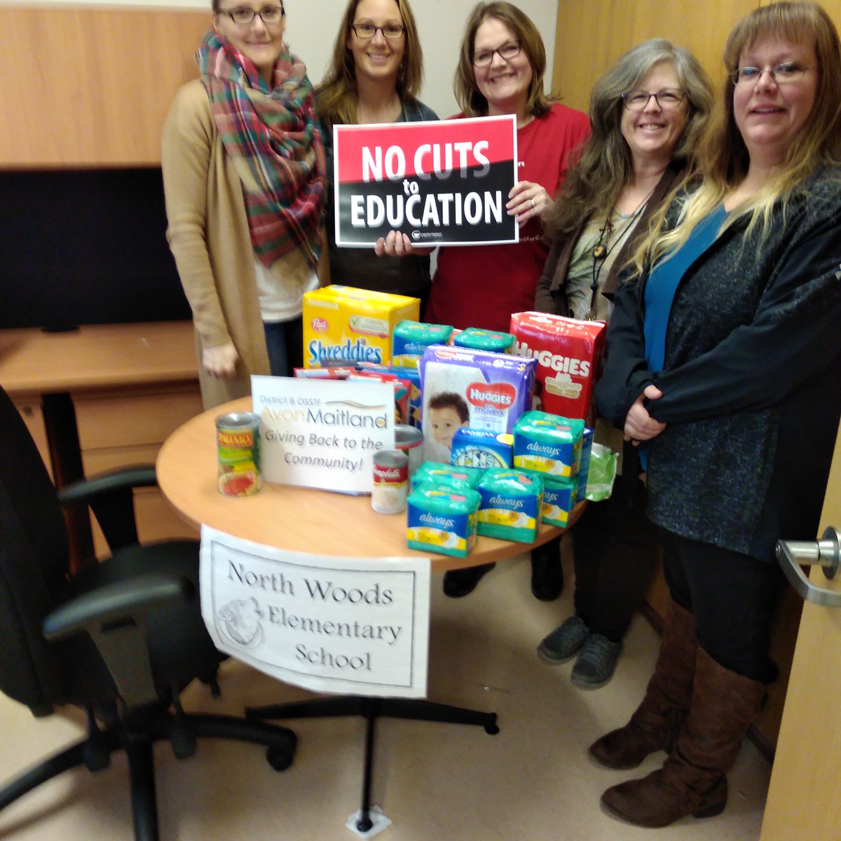 OSSTFD8's tweet photo. @Osstf8 Giving Picket photos. @osstf Support Staff at #AMSDB elementary schools that are #HereForStudents. Maitland River PS, North Easthope PS, Northwoods PS, SeaforthPS https://t.co/ujJHpUTHoa
