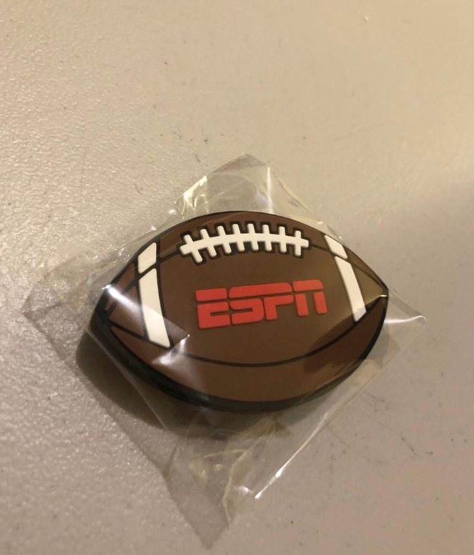 KAEGMedia's tweet photo. Pop Socket Custom del Super Bowl para ESPN. Fabricado a la medida en PVC. #promos #promocionales #souvenirs #merchandising #superbowLIV #popsocket #ESPN #artículospromocionales #alamedida #desarrollocreativo #custom #branding #imagen #giveaways #KAEGMedia #México https://t.co/kRJ2iLzq47
