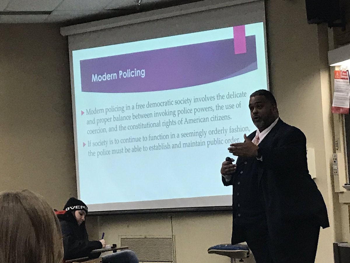 Dr. Lorenzo Boyd discussing police  authority and community engagement with @BSU_AFAMstudies and @Ballstate_CJC students. #BSUCJC101 #BSUCJC240