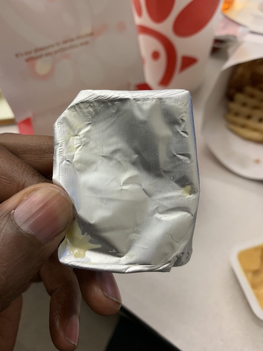 InfernoOmni's tweet photo. Today I opened up my Chick Fil A sauce packet and licked the lid before putting it away. Coworker observed this ritual and said I was a psychopath. I’m convinced my method is optimal: get raw taste of sauce, easy clean up, no waste. SO:
Are you Team Lick 👅?
or Team Ditch 🗑 ? https://t.co/zxURbJcBm7