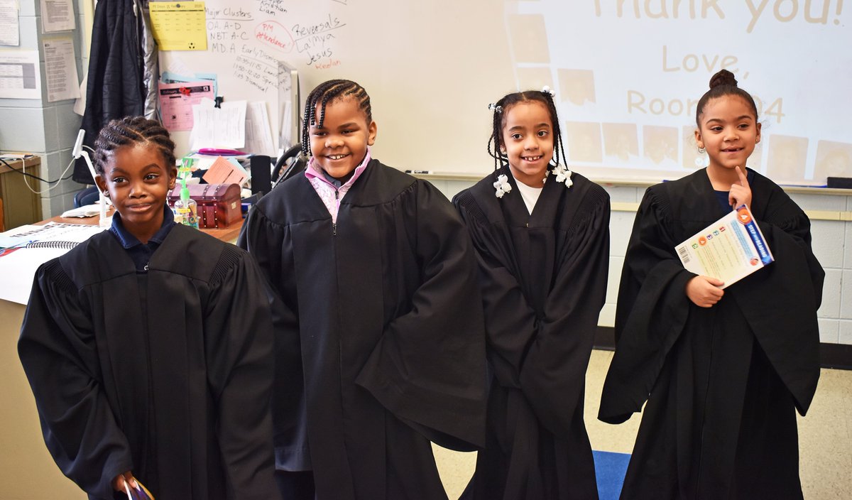 19thCircuitIL's tweet photo. Judges from the @19thCircuitIL eagerly volunteer @WaukeganSchools with the @UnitedWayLakeCo Reading Success program. #10years #abelincolnshat #malala #escapenorth #readingsucess #unitedwaylakeco #pageitforward @ILJudgesAssoc @illinoiscourts https://t.co/JhcQlsV2Vx