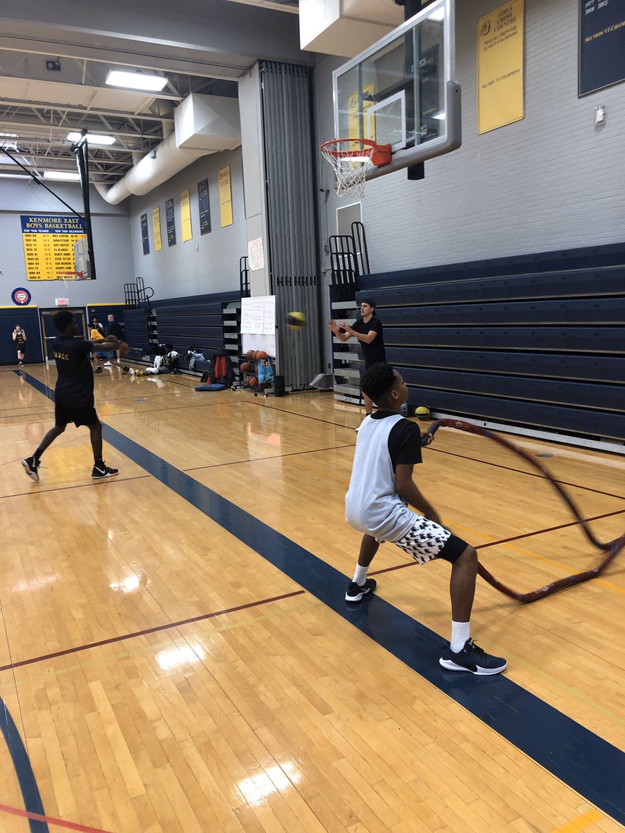 KenEastHoops's tweet photo. Tough road loss last night, but this past weekend we continued to build #BrickByBrick! 

Had a great talk about what “separates” us as basketball players and individuals, then followed it up with a great workout in the gym!

#95 #fightlikeaDAWG https://t.co/XgTCbIporj