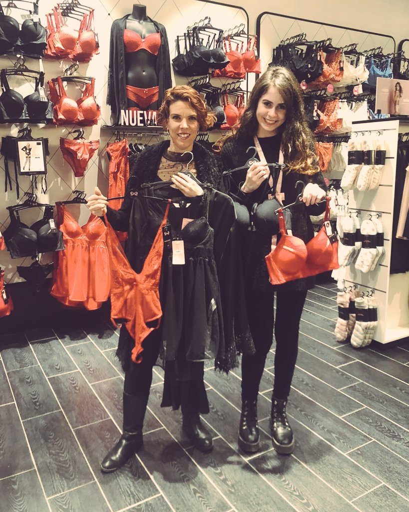 Trainer_HKMSP's tweet photo. Fabulosa formación en Logroño #hkm #berceo con Idoia, Lorena y Andrea practicando el Cross Selling y perfect pairs para #sanvalentin
@TRamosDesi
@cantor_monica
@andreakuace
@MonicaAnasi
@LiviaGonzalo
@MissLumpen
@CarmenRP1408
@KiraRiga
#trainingambassador  #hkmfun https://t.co/ZFpyzzVqC7