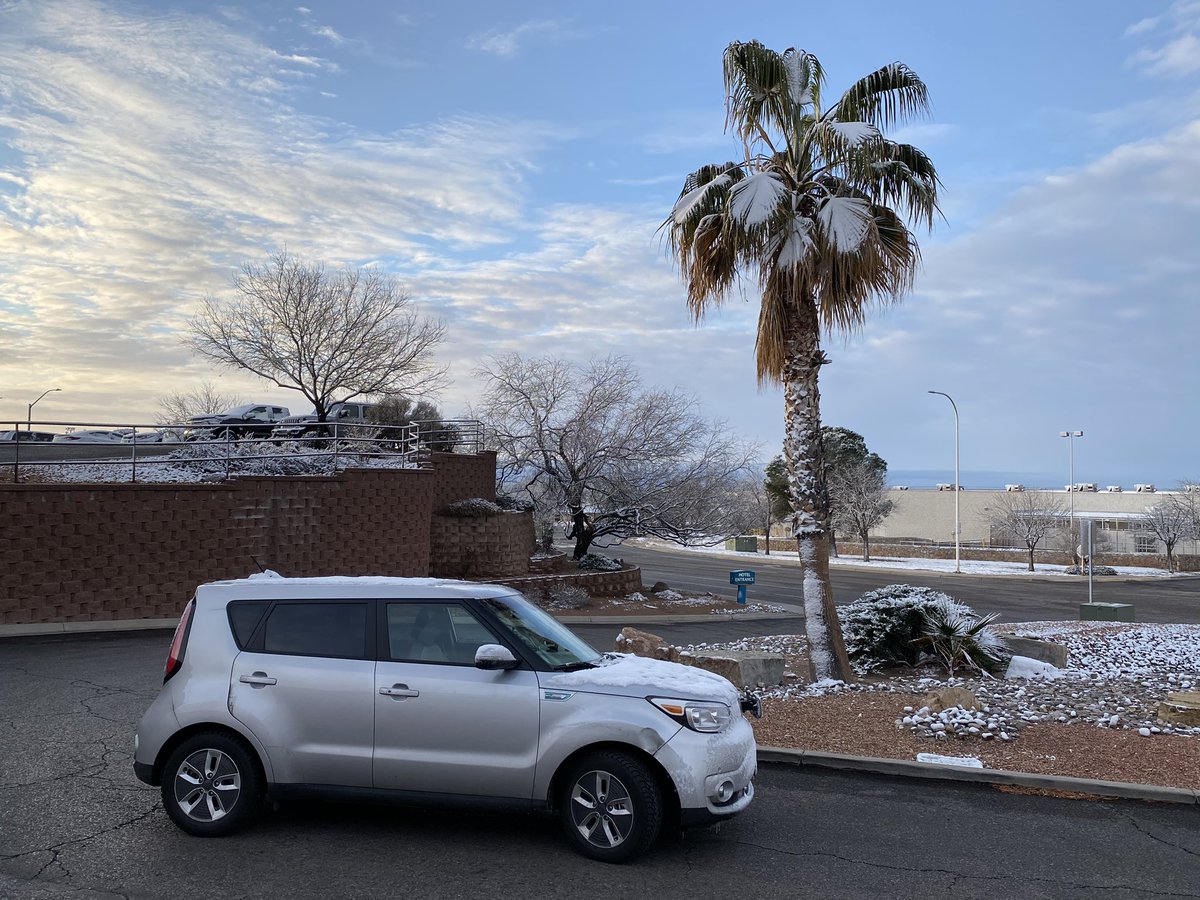 eSoulCowboy's tweet photo. Visiting El Paso, TX and seeing snow.

Waking up in Las Cruces, NM with snow on palm trees and on hood of the #SoulEV (because electric effiency). https://t.co/cykEmm9gW5