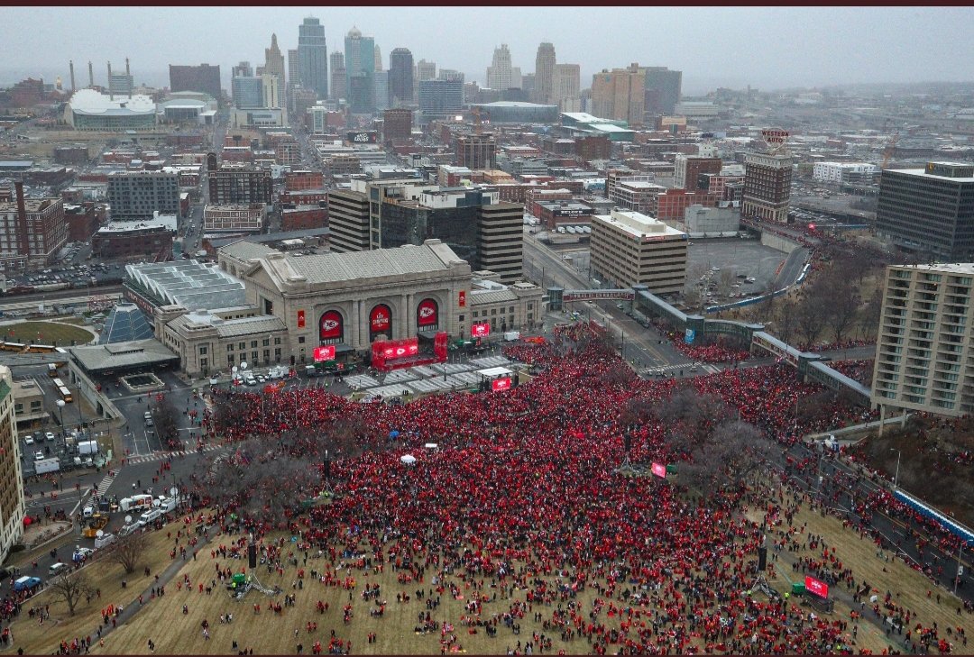 ScottBarli's tweet photo. Good planning session in KC this week. The implementation team voted to attend the #ChiefsKingdomParade  (can you blame them?!) so we'll catch up next time. Enjoy the celebration!!
@chiefs @dimcd03 https://t.co/qEzfZi8W8k