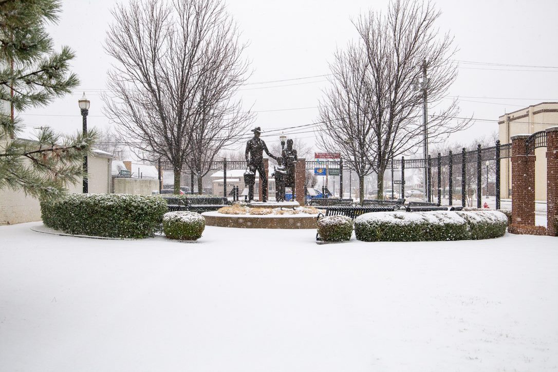 RoseDistrict's tweet photo. Does the Rose District not look exactly like the perfect place a Holiday Hallmark movie should take place? ❄️
#VisitBA #BacktoBA #RoseDistrict https://t.co/huivNCf6Nu