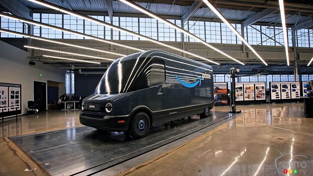 auto123_fr's tweet photo. #Rivian et #Amazon montrent leur futur fourgon électrique #Auto123 https://t.co/qfW9pM5aQB https://t.co/Fy4fdLcxJU