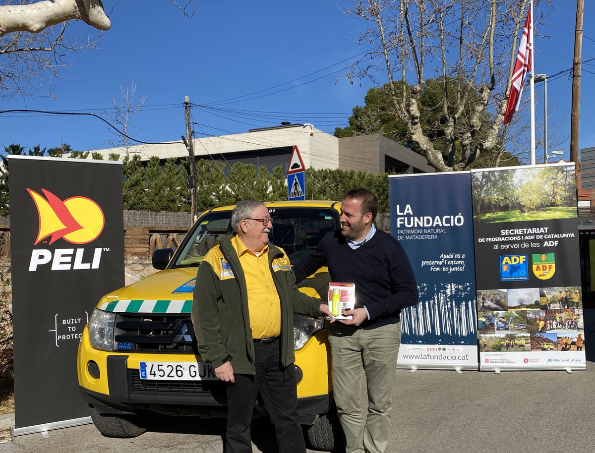 lafundaciocat's tweet image. Avui hem formalitzat l’entrega de les més de 2000 llanternes que gràcies a @Peli_Products hem pogut repartir a les #adfs de tot Catalunya a través del @sfadfcat. Un cop més, gràcies, de ben segur que els faran un gran servei!