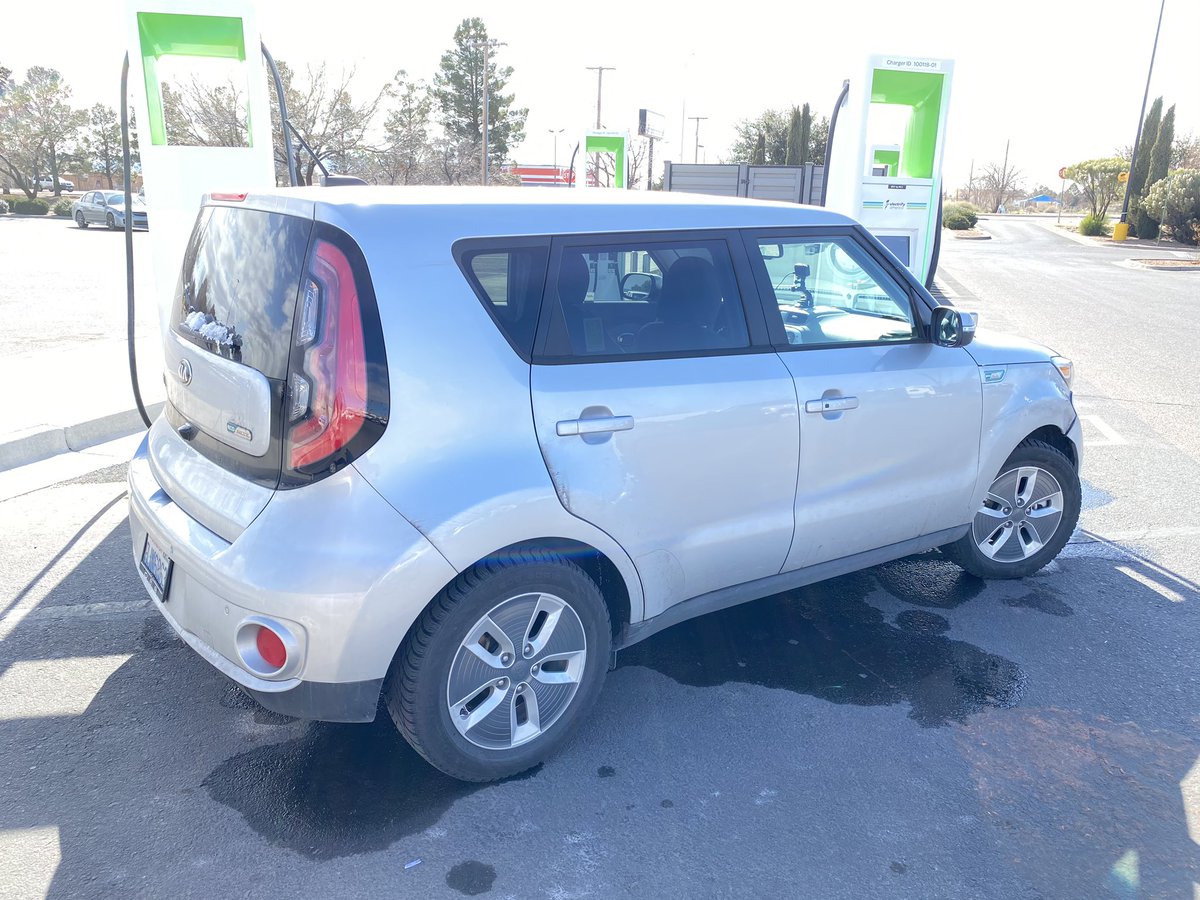 eSoulCowboy's tweet photo. 🛑 ALERT 🛑 a #SoulEV just had a major #spill while charging. 

Sorry about that … I grab some solar energy and clean up the mess. 🌞 https://t.co/pCjZ3NBeaO