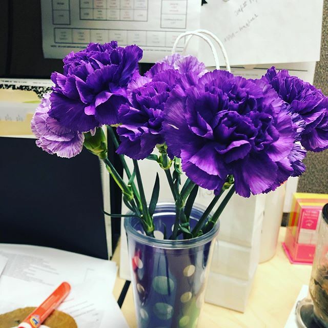 ClementsCorinne's tweet photo. Tfw your friend drops off a care package at work bc you’ve had a crappy week 😭😍😭 https://t.co/cTg0wy4Jc1 https://t.co/HzHl3rIxEF