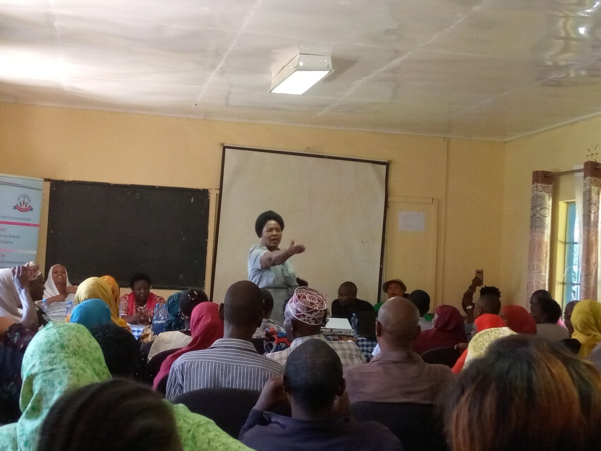 conphermel's tweet photo. Don't ever underestimate the capacity of human being who is determined  to do something....Women have strongly agreed to stop FGM and engage themselves in other creative activities that would help them raise  family status &amp; the coming Generation ....☑️
#YouthEndFGM @UNFPAKen https://t.co/9fMRknO26I