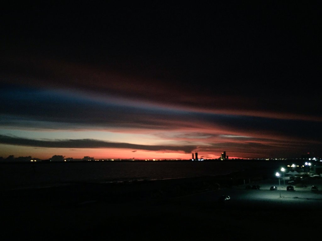 Tamara_mieye's tweet photo. Keep looking up! I learn from the past, dream about the future and look up. There’s nothing like a beautiful sunset to end a healthy day. #DioJDphotography #lagosview https://t.co/Hdevxx8apr