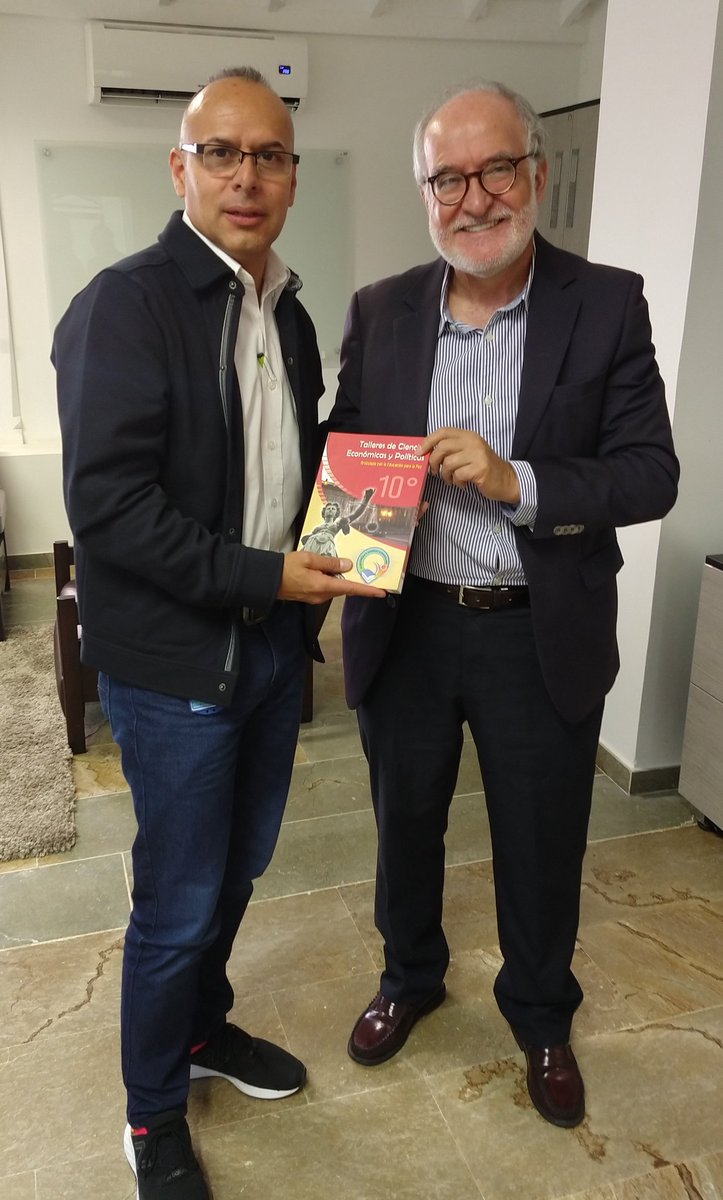 Ragobo7's tweet photo. Amigo, Guido Echeverri P. Rector Unisabaneta. 1. Planificando el presente. 2. Entrega de la Tercera Edición de la publicación Talleres de Ciencias Económicas y Políticas. 3. 
Proyecto Edu Paz Caldas. Ahora en el territorio nacional. https://t.co/SI1FWfrPqO