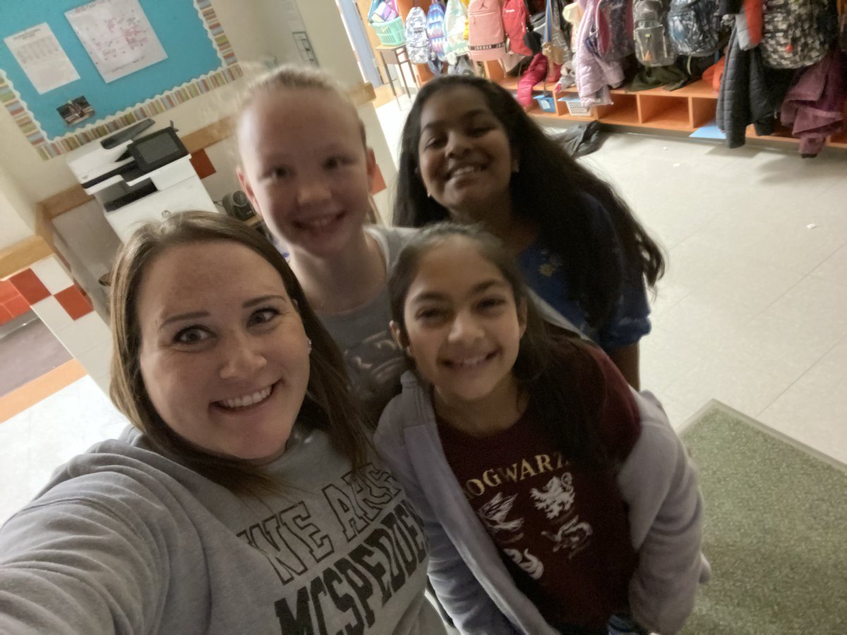 MrsRossi13's tweet photo. Relived my childhood and played MASH with my students at recess 😂❤️ my job so much! #kindfabfeb https://t.co/PHe6WOP2Np