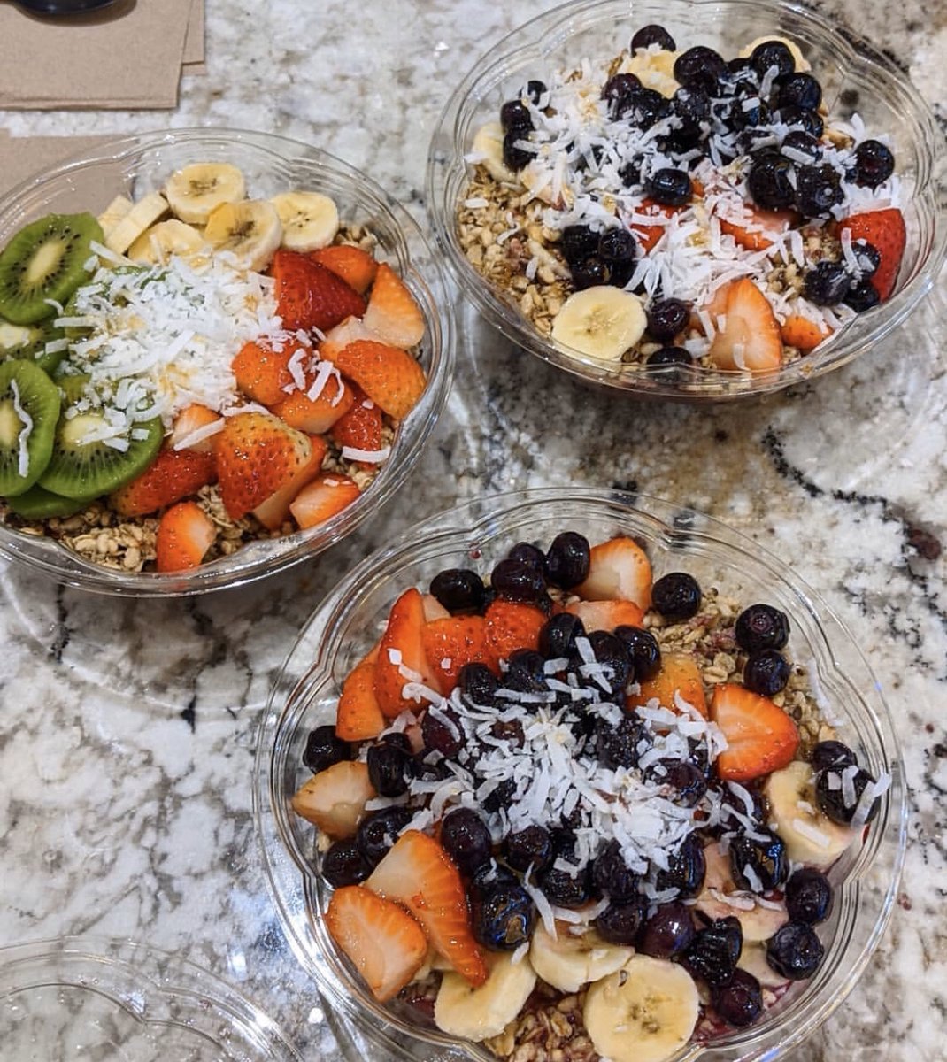 JuiceFarm_'s tweet photo. On Wednesdays, we eat Acai. 🥣🍓🥝🥥 
    
📸: @vic_storia https://t.co/b3E1O8ES45