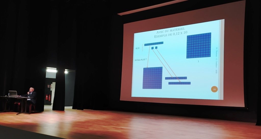 Yann_Ty_Coz's tweet image. 🧮Conférence pédagogique à St-Renan- Georges Combier - Fractions et décimaux « Comment permettre aux élèves de continuer à construire le sens du nombre ? Place de la manipulation et des outils de compréhension » #CapMaths #BrestIroise #planmaths @EditionsHatier  @LePort_Gerald 📚