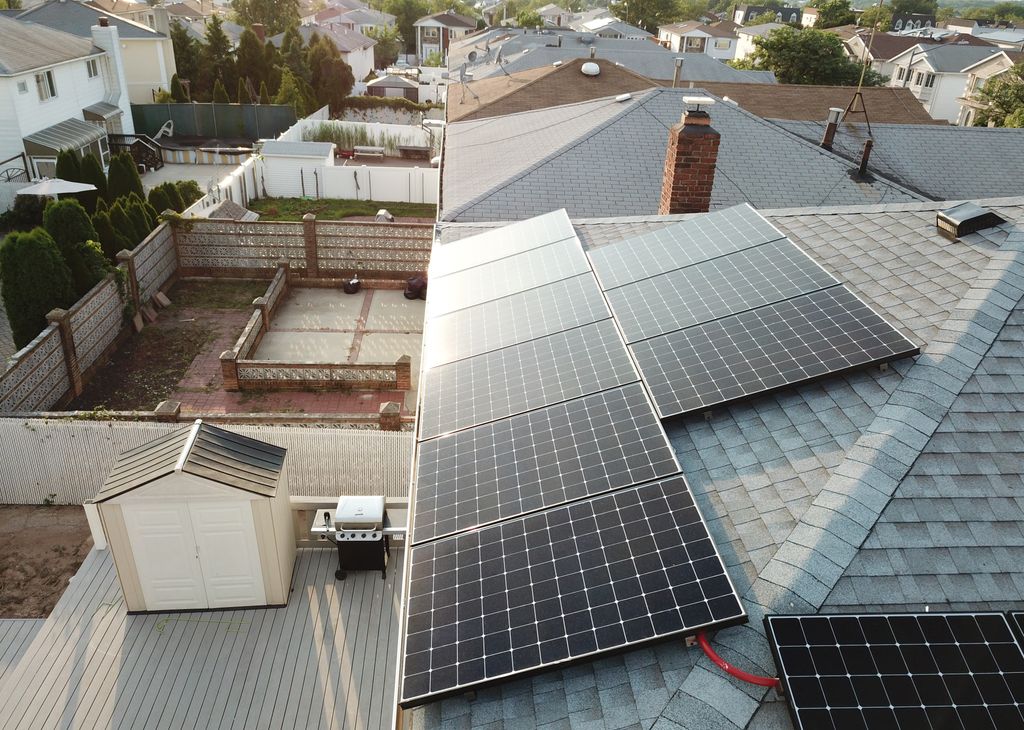 JoinSolanta's tweet image. The groundhog predicted an early spring which means now is the perfect time to go solar! With a 26% Federal Tax Credit Percentage and plenty of State rebates, 2020 is the year to transition. Schedule a consultation today to find out how much you can save! buff.ly/31sOxyl