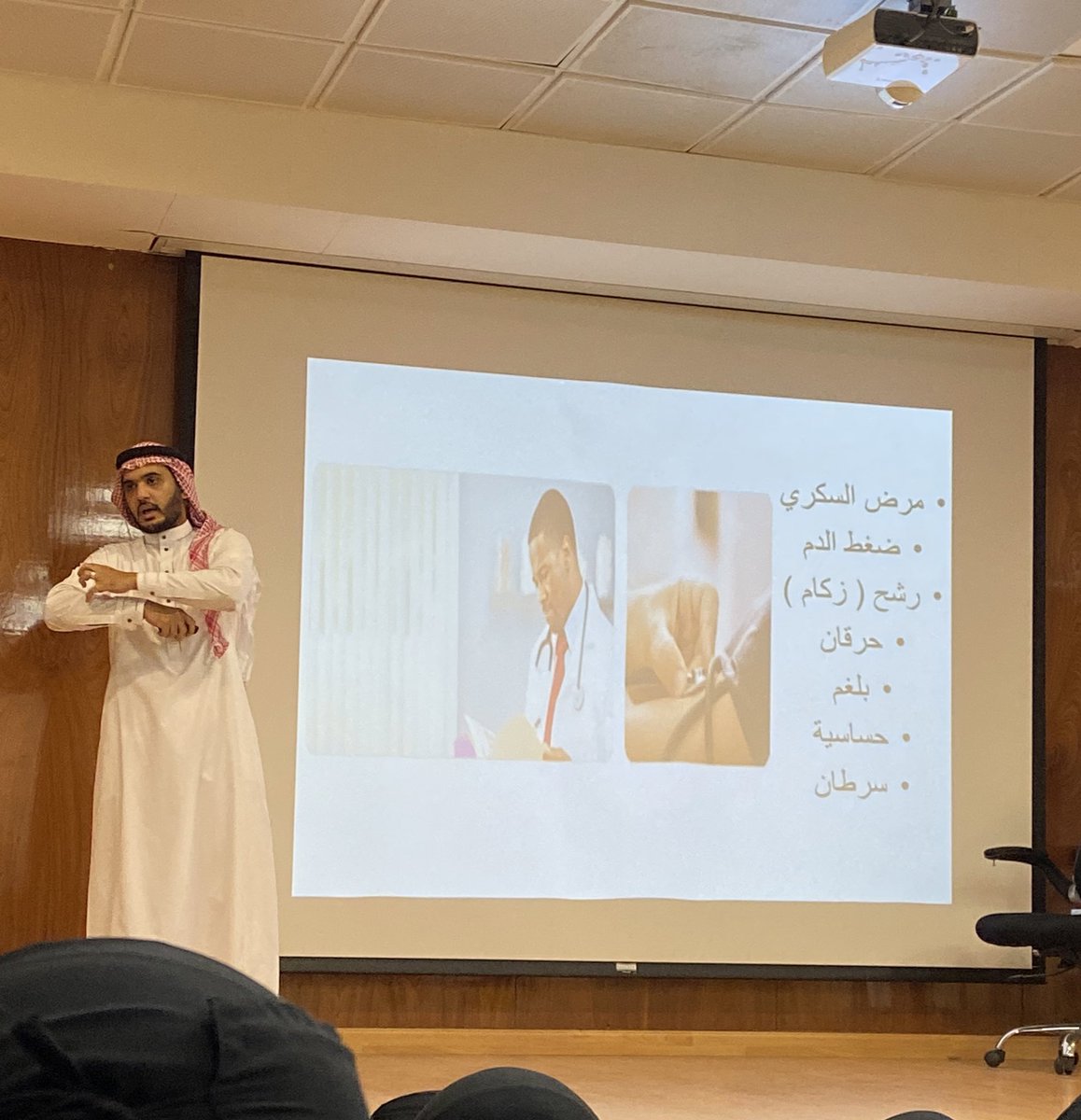 WalaaJdh's tweet image. ولليوم اختتمت اول مبادره في #نادي_الصيدلية_التابع لعمادة شؤون الطلاب بجامعة أم القرى جهد كبير وتحديات كثيره واهني المشاركين والقائمين عليه واني سعيد جداً ومتحمس للتدريب والعطاء بشكل مستمر عن كيفية تعامل مع #الصم في #مستشفي_النور
شكرا لكم على الحاضرين 
#تعلم_لغتنا_مع_ولاء #مكه