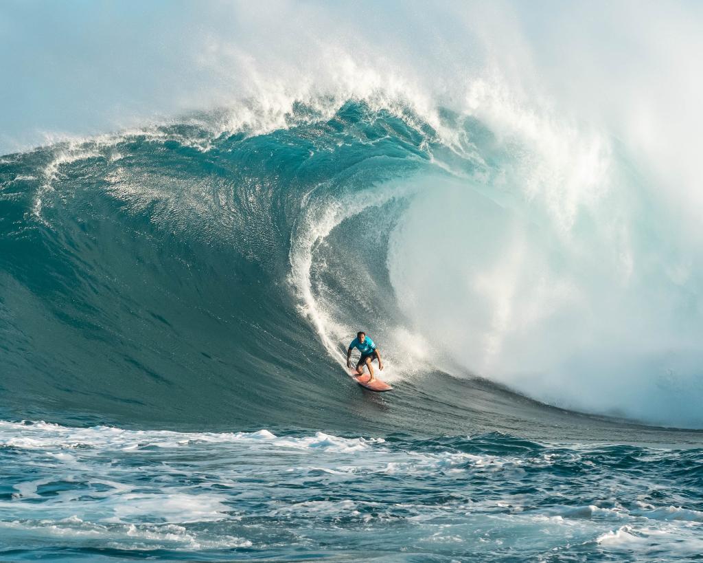 Jaws has been going absolutely crazy this winter!  While Jaws truly is an amazing spectacle, we recommend you head to the south or west beaches to get your swimming in 😉 

#beach #vacay #wanderlust #beautifuldestinations #travelgram #hawaii #gohawaii #vacation