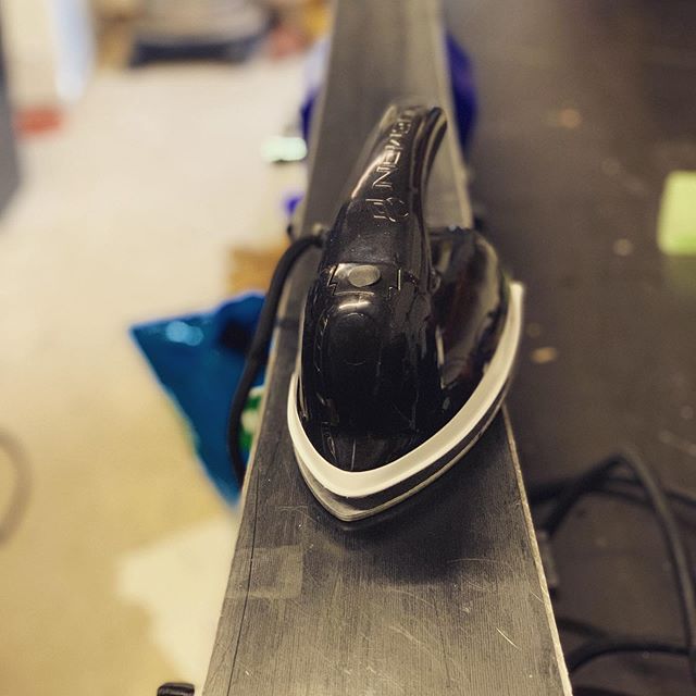 Dranny's tweet photo. That time of year to wax the skies in preparation for heading to the mountains 🏔⛷
#themountainsarecallingandimustgo

📸 https://t.co/gg5kcgSUa9 via https://t.co/qcVvJktNe1 https://t.co/jTjCAiwp4t
