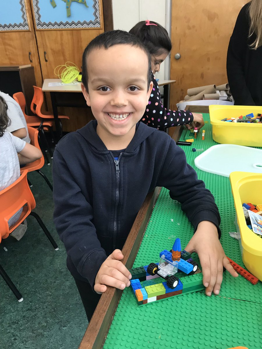 InglisVp's tweet image. @ISEShrsb Cross-Age Buddies in Grades 6R and 2-3B share in the joy, cooperation &amp;amp; creativity on International Day of Play! #playingandlearningtogether