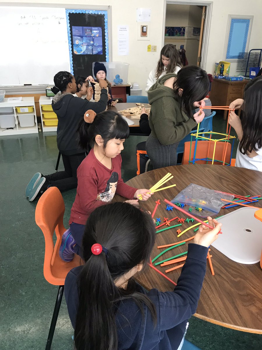 InglisVp's tweet image. @ISEShrsb Cross-Age Buddies in Grades 6R and 2-3B share in the joy, cooperation &amp;amp; creativity on International Day of Play! #playingandlearningtogether