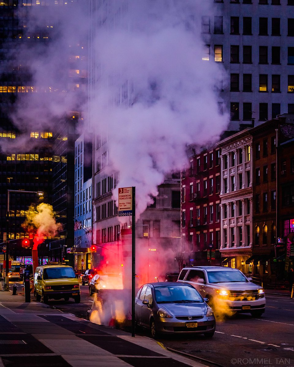 Steam Clouds at Lower #Manhattan #newyorkcity #nyc #winterinnyc #nycwinter #nycgo
#ilovenyc   #timeoutnewyork #newyork #abc7ny #fox5ny #cbsnewyork #nbc4ny #stream @ThePhotoHour