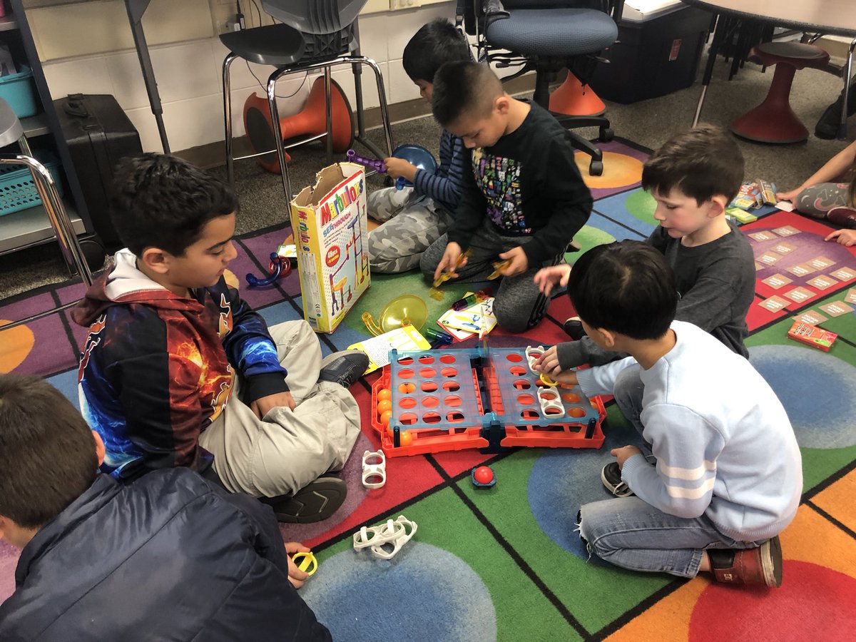 MrsUllmark's tweet photo. Room9 having a great time at Global Play Day @ullmarkd  #usdlearns #osterpride https://t.co/7lOFEQHgiQ