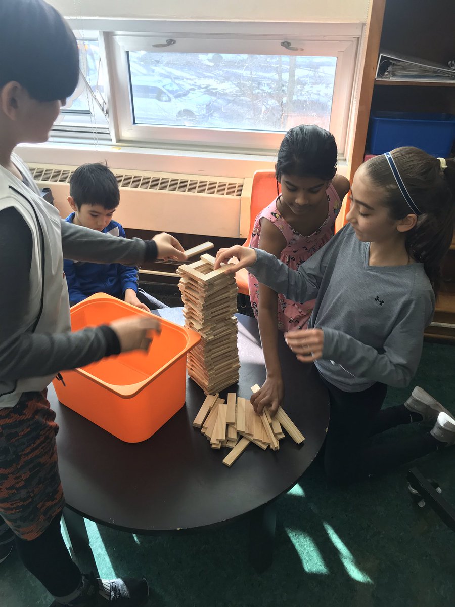 beckyca56780341's tweet image. @ISEShrsb Cross-Age Buddies in Grades 6R and 2-3B share in the joy, cooperation &amp;amp; creativity on International Day of Play! #playingandlearningtogether