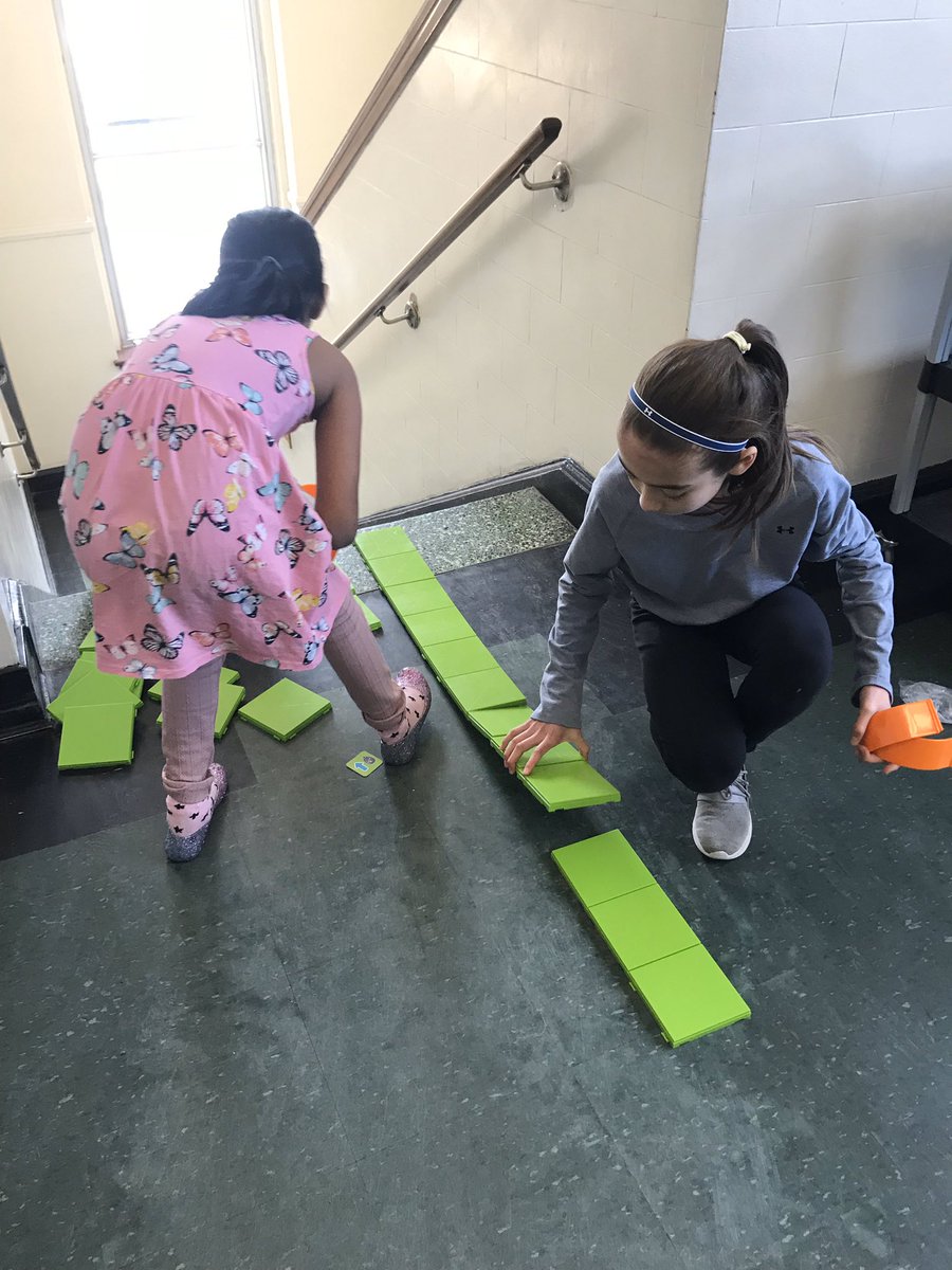 beckyca56780341's tweet image. @ISEShrsb Cross-Age Buddies in Grades 6R and 2-3B share in the joy, cooperation &amp;amp; creativity on International Day of Play! #playingandlearningtogether