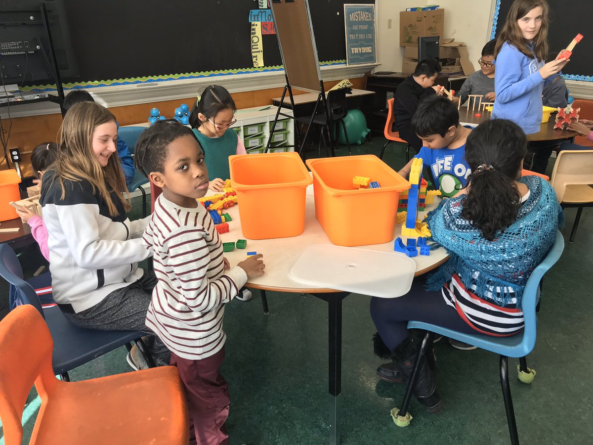 beckyca56780341's tweet image. @ISEShrsb Cross-Age Buddies in Grades 6R and 2-3B share in the joy, cooperation &amp;amp; creativity on International Day of Play! #playingandlearningtogether