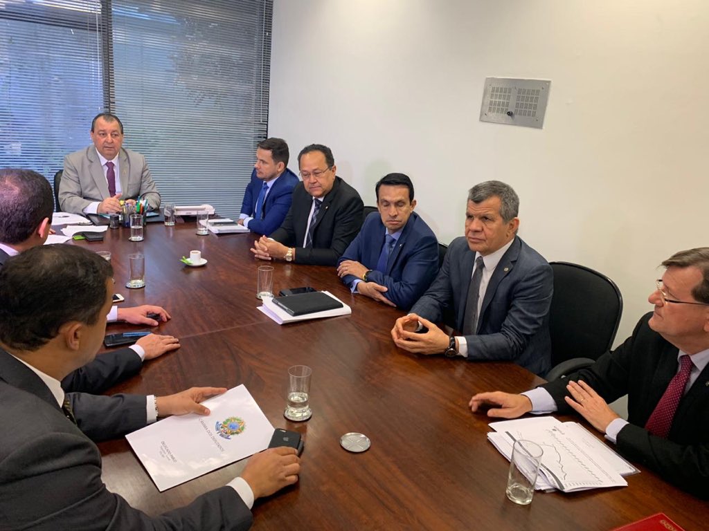 boscosaraiva's tweet photo. Reunião da Bancada do Amazonas para tratar da defesa da Zona Franca de Manaus, perante a proposta da reforma tributária! Nossa luta é diária! 

#AmazonasNoCongresso #BoscoSaraiva #DeputadoFederal #ZonaFranca #BancadaAmazonense #CâmaraFederal #Manaus #Amazonas https://t.co/pHQuGdAaiE