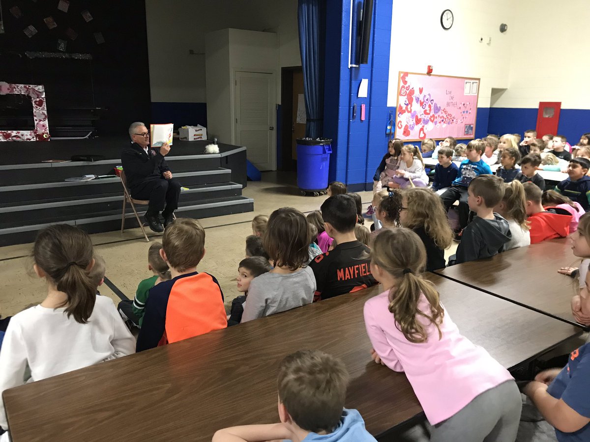 MissHawsGrade1's tweet photo. Big thanks to Mrs. Schulke and Asst. Fire Chief Glauner for taking time out of their busy days to read to us! #WorldReadAloudDay 📚 #BrunswickPride @BCSDCrestview https://t.co/3ls4IjHXIC