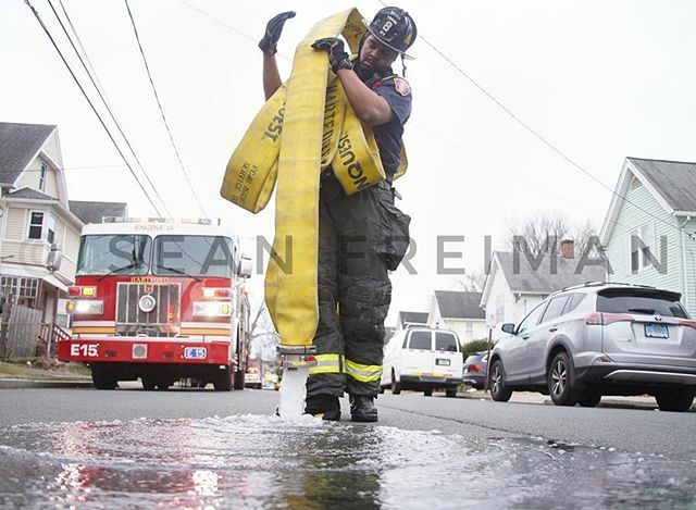 From @smf_firefighting_files #bomberodesigns ・・・
“FIRE BEFORE THE BIG GAME” Hartford firefighter/Pump Operator <a href="/cricketts89/">Cindy 👸 🔖</a> drains the supply line following an enclosed porch fire on South Whitney Street February 2, Super Bowl Sunday. #smf_firefighti… ift.tt/2S1JWjG