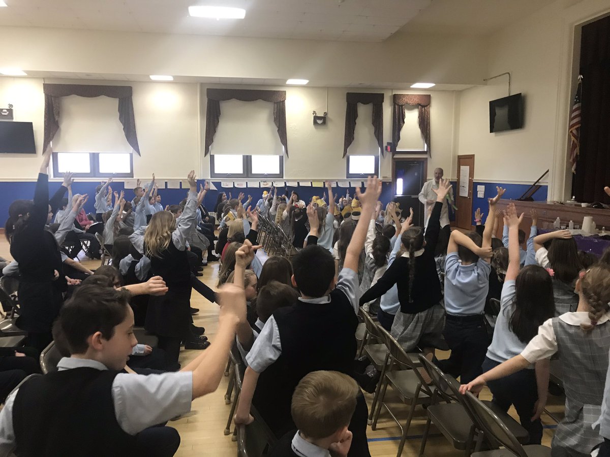 AmyMRash's tweet photo. We know science is fun when just about every hand is up! Having a great time with mad science 🔥 @WeAreSMLS https://t.co/r28WbWTcbg