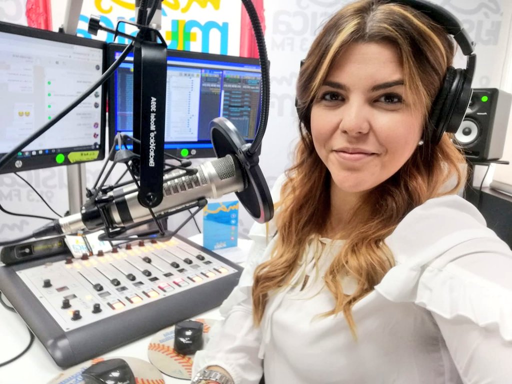 MasMusicaRadio's tweet photo. #EnCabina @karen_roquer hasta las 4PM ➡️ Sintoniza 91.3FM o https://t.co/yWp6gGoGc0 #MasMusicaRadio #Panama https://t.co/ZEPW8Mqzmw