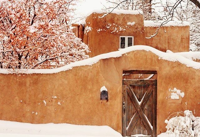 We’re still feeling smitten with the surprise snowstorm! Ask us again in a couple of days when the snow has melted and there’s mud everywhere. But until then, enjoy! 😉

Thank you for sharing your winter wonderland with us @sheenachakes! 
#simplysanta… bit.ly/2RZqt2U