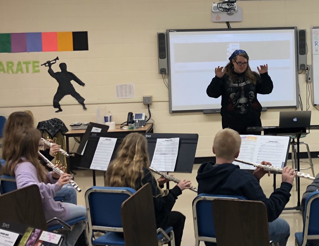 socallawaybands's tweet photo. South Callaway has a very active A+ tutoring program where high school students work with other students in the classroom. #SCMSbands is very lucky to have 2 student-teachers this semester. Here Miss Olivia (11) is working hard with the 6th Grade Woodwinds. #SCPride20 #SCband59 https://t.co/i3AXcl5UDr