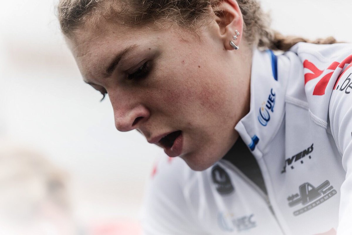 Yarakastelijn's tweet photo. Feel broken and so I am.. I sustained two fractures in the protrusions of vertebra four and five.. So thankful for my team!❤️🍀 In the coming days I will see what is possible, I really really want to fight for my rankings.. #nevergivenup #comebackstronger #maldegem https://t.co/JPkfDzU8Hz