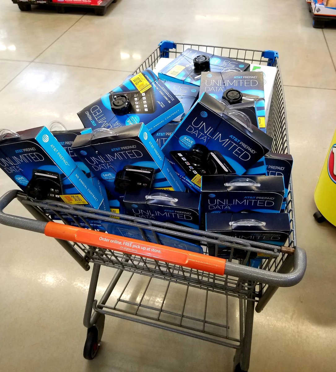 I go to my local Walmart almost everyday 👇

Been eyeing these phones for weeks now waiting for final markdown...

TODAY I STRIKE 🤑 

#fliplife #garyveechallenge #retailarbitrage